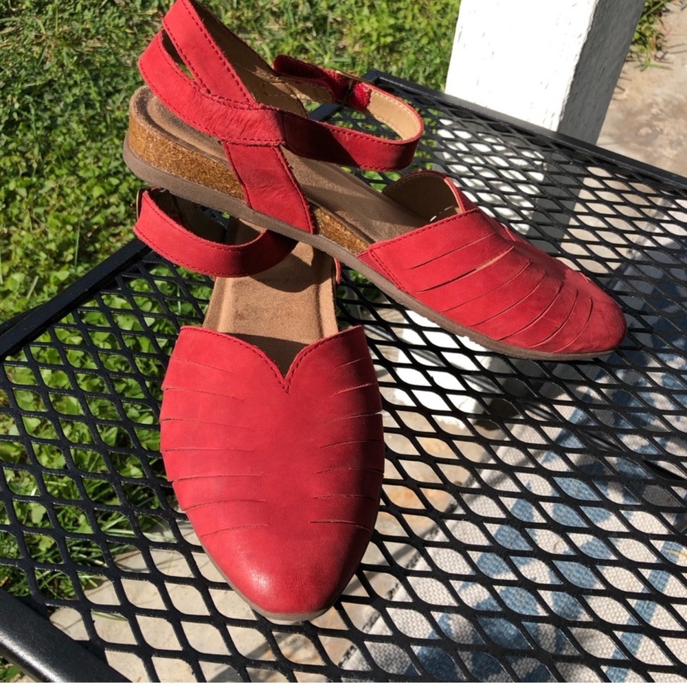 Earth Origins Red leather Shoes 9 M Palomos Peyton